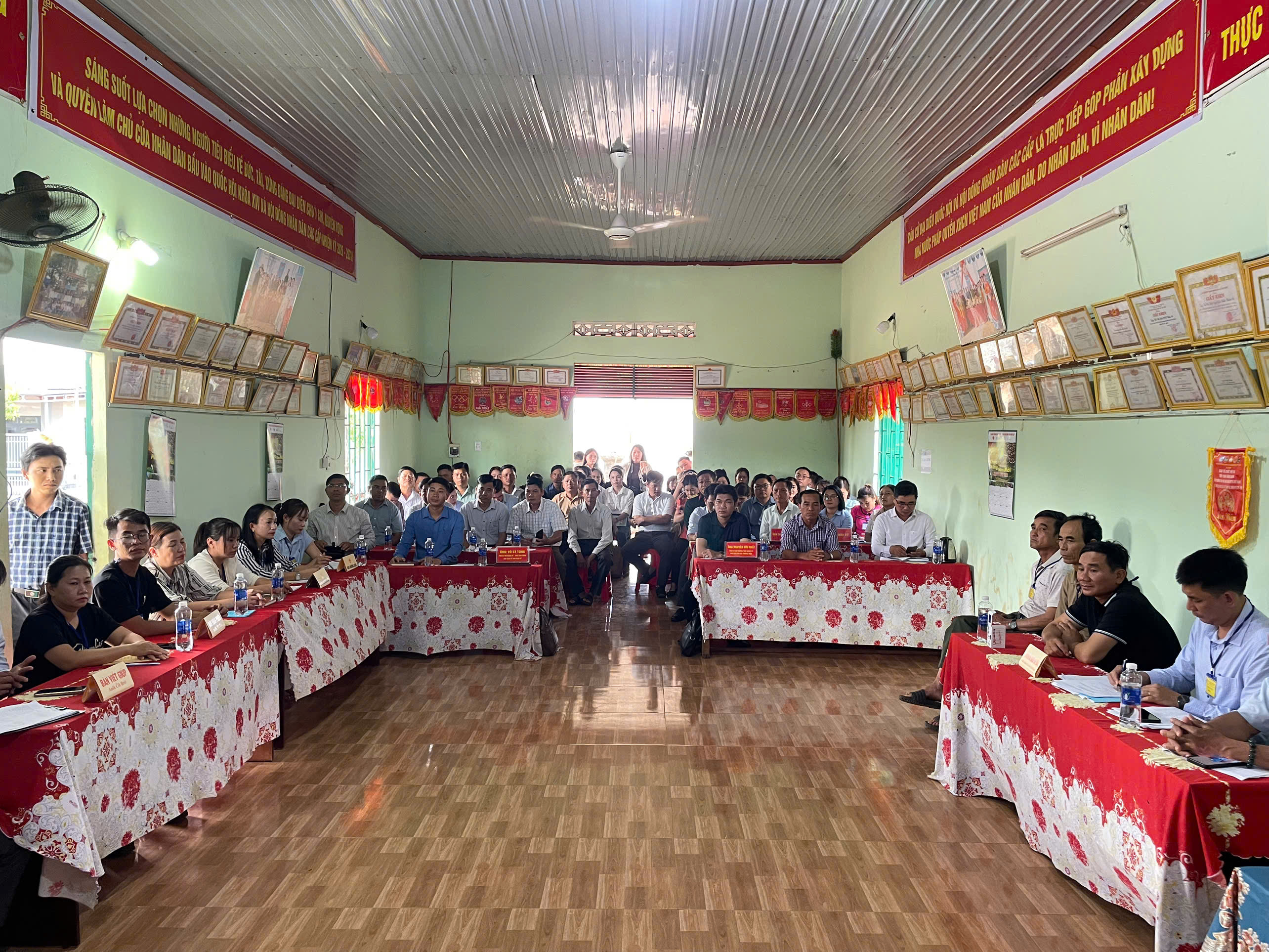 Chiều ngày 12/3/2026, tại nhà Văn hóa thôn 10 (khu vực bỏ phiếu số 10) Ủy ban bầu cử xã Ea Kiết đã tổ chức diễn tập Bầu cử đại biểu Quốc hội khoá XVI và đại biểu HĐND các cấp, nhiệm kỳ 2026-2031.